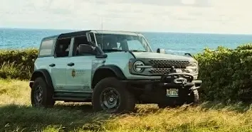 Hawaii By Storm Bronco overlooking the ocean on the Famous Epic Hana tour