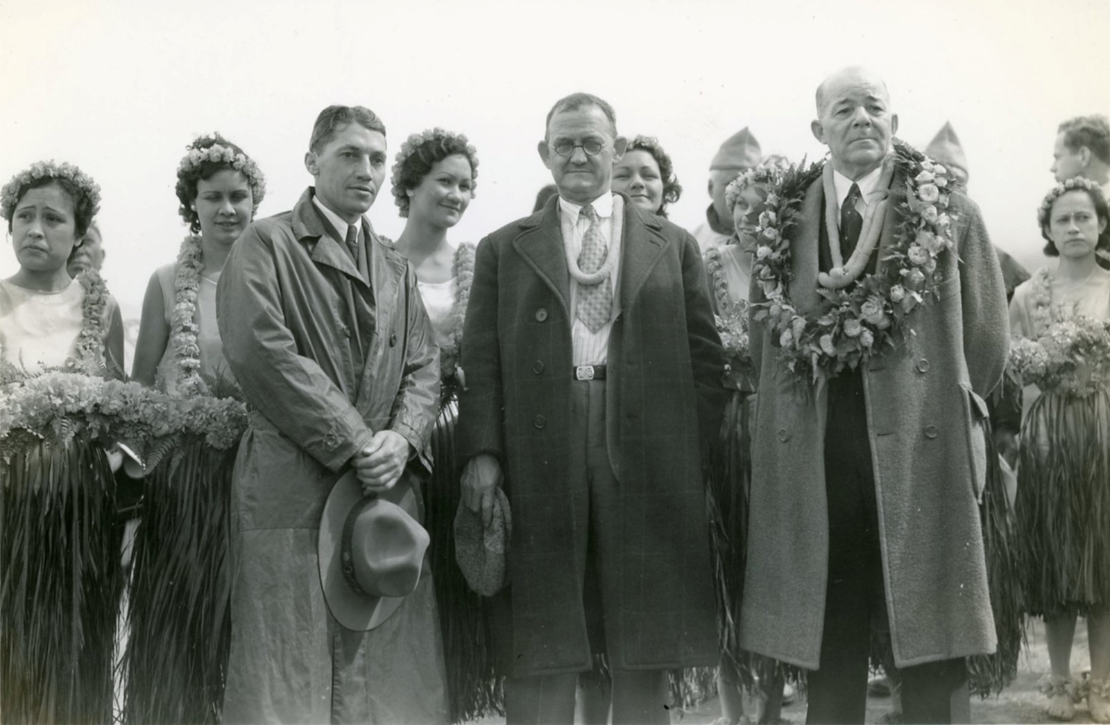 Crowds and automobiles gathered for the Haleakalā Highway opening ceremony in 1935