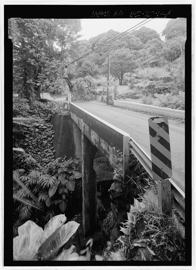 Historic black-and-white view of Waikakoi Bridge on the Hāna Belt Road