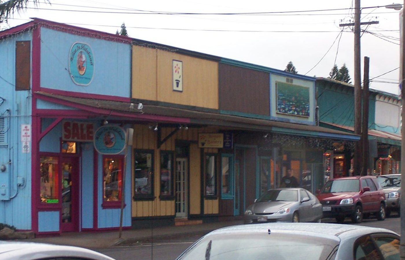 Colorful commercial storefronts along Baldwin Avenue in Pāʻia in 2008