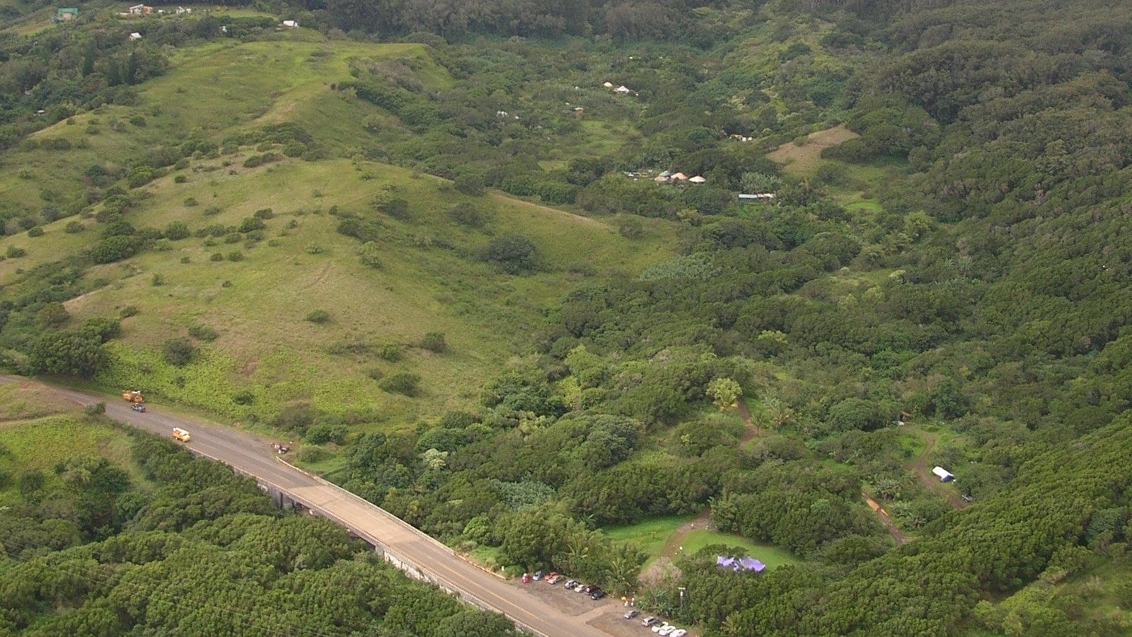 Aerial view of the green Hoʻolawa landscape, Hāna Highway, and farm access at Twin Falls in 2005