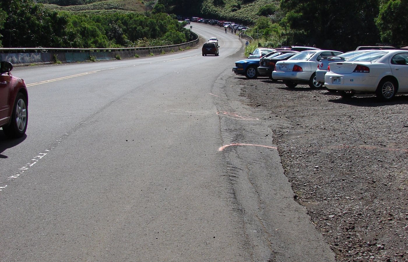 Hāna Highway bridge and roadside vehicles near the Twin Falls parking area in 2007