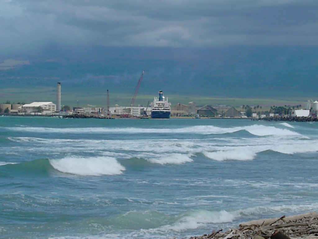 View across Kahului Bay and the Central Maui shoreline